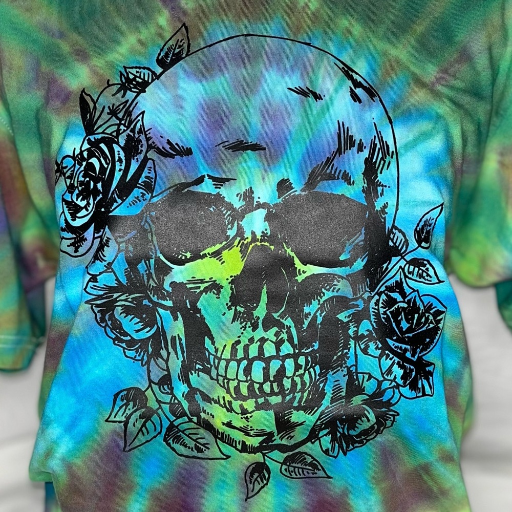 Custom Handmade tie dye graphic tee unisex sz M Skulls